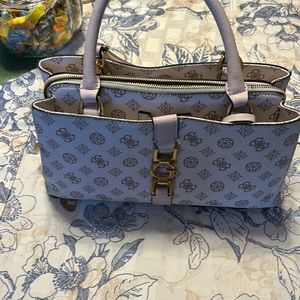 Selling a guess purse